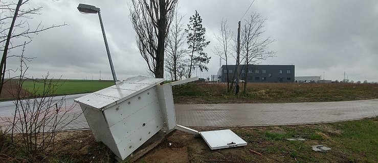 Lądowisko w Jarocinie. Lądowanie w nocy niemożliwe. Ktoś zniszczył infrastrukturę.   - Zdjęcie główne