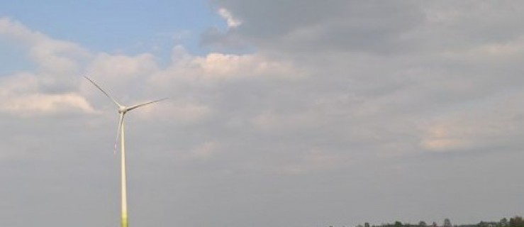 Pierwszy wiatrak w Dobieszczyźnie już się kręci - Zdjęcie główne