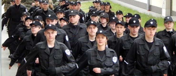 Ministerstwo Obrony Narodowej zainteresowało się jarocińską szkołą mundurową - Zdjęcie główne