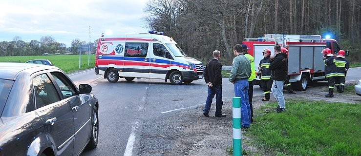 Zderzenie trzech samochodów na DK 12. Jedna osoba poszkodowana - Zdjęcie główne