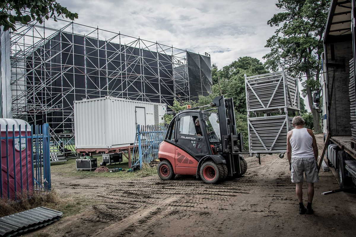 Jarocin Festiwal 2021. Ruszyły przygotowania. Budują scenę festiwalową