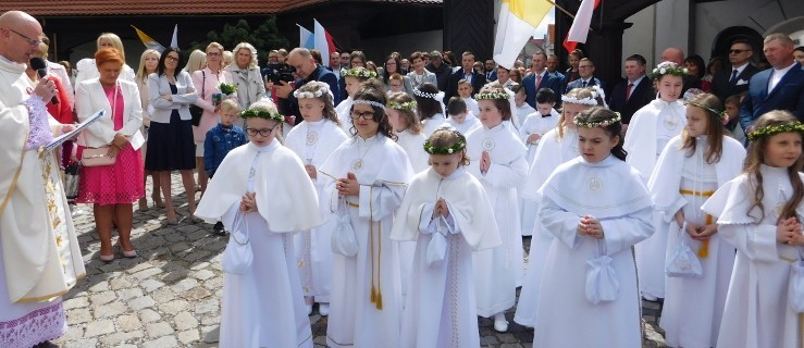 Bierzmowanie i Pierwsze Komunie w weekend. Uroczystości w czasach pandemii - Zdjęcie główne