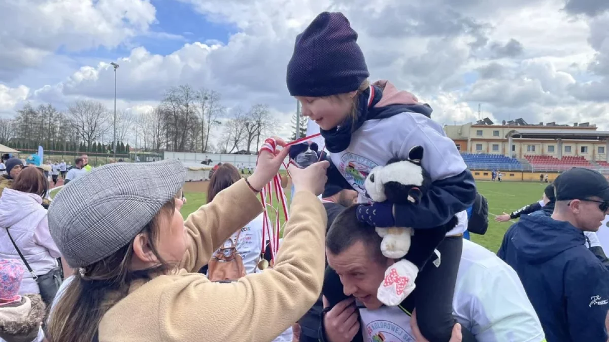 Bieg Kolorowej Skarpetki w Jarocinie. Zostało coraz mniej miejsc na to wydarzenie. Warto się pośpieszyć - Zdjęcie główne