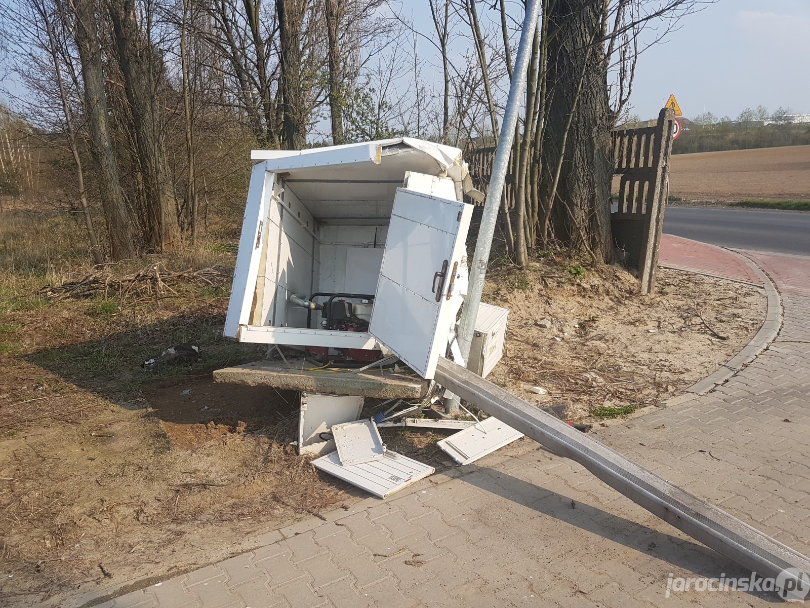 Jarocin. Lądowanie w nocy niemożliwe. Ktoś zniszczył infrastrukturę.   - Zdjęcie główne