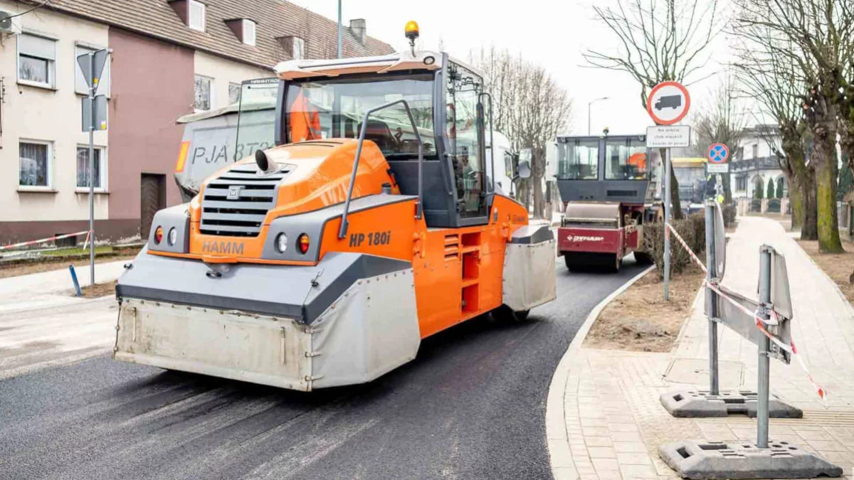 Dwie firmy zajęły się drogami i ulicami po zimie. Gdzie można je spotkać w gminie Jarocin?