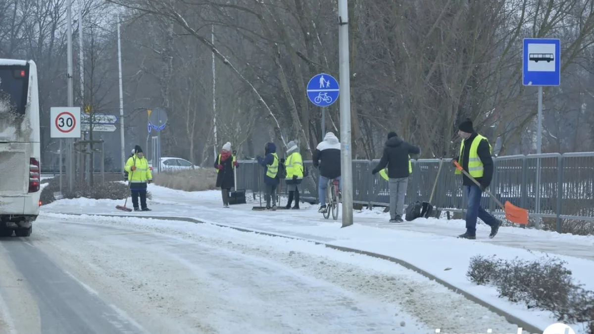 Zimy na gminnych drogach, czyli koszty idące w setki a choćby miliony i tony piasku i soli. Szczegóły PONIŻEJ