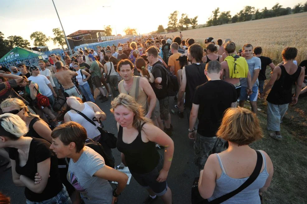 Rów na ulicy Maratońskiej (Jarocin Festiwal 2010)