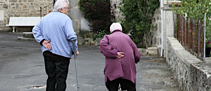  Najpierw sugerowali, że zdrowie jest zagrożone, a potem żerowali na seniorach - Zdjęcie główne