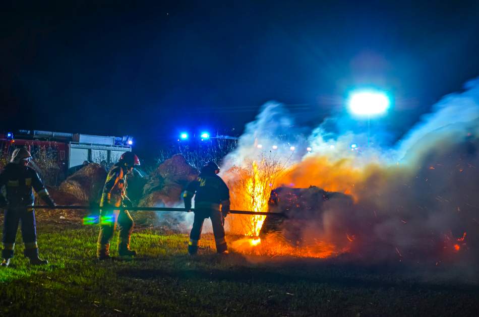 Pożar balotów w Stęgoszy - Zdjęcie główne