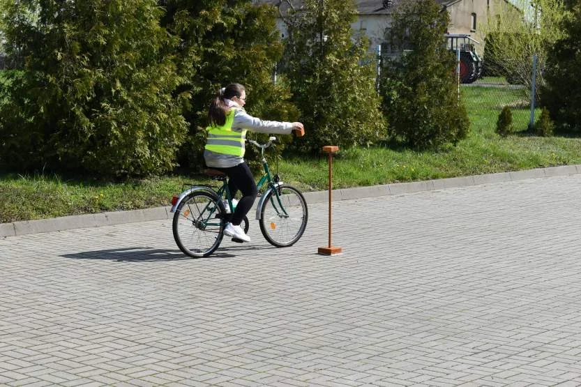 Powiatowy Turniej Bezpieczeństwa w Ruchu Drogowym. Znamy laureatów. Najlepsi wyjechali z rowerami