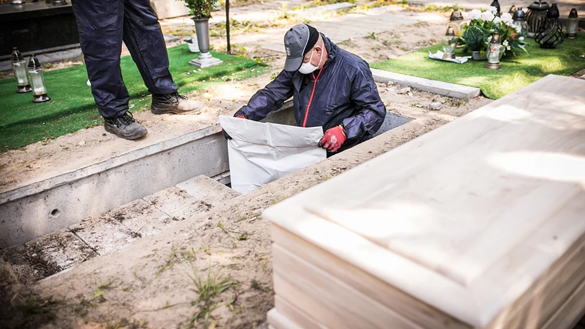 Jak przeprowadza się ekshumację albo jak usunąć kleszcza - o tym i nie tylko - na spotkaniach z sanepidem