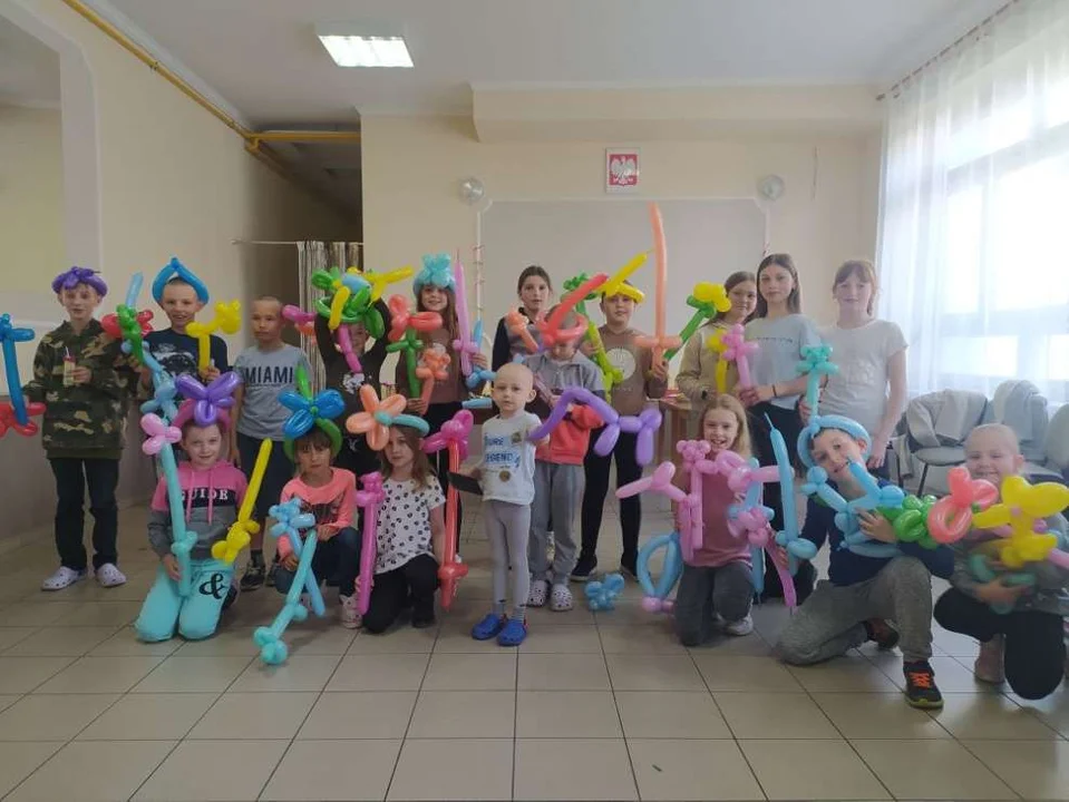 Pomóżmy ukraińskim rodzinom, które zamieszkały w schronisku przy szkole w Roszkowie [ZDJĘCIA] - Zdjęcie główne