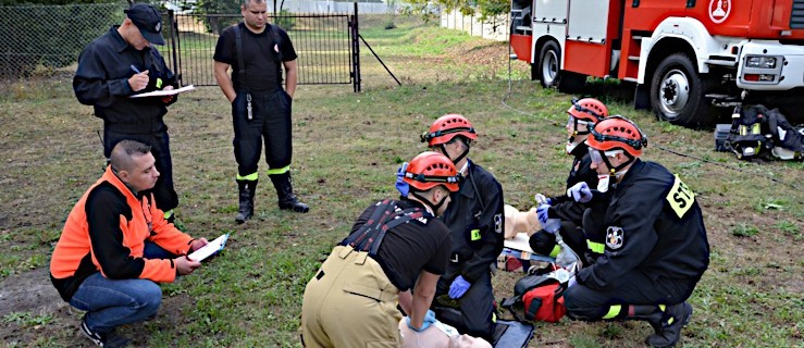 12 zastępów straży w akcji. Trzy wypadki jednocześnie - Zdjęcie główne