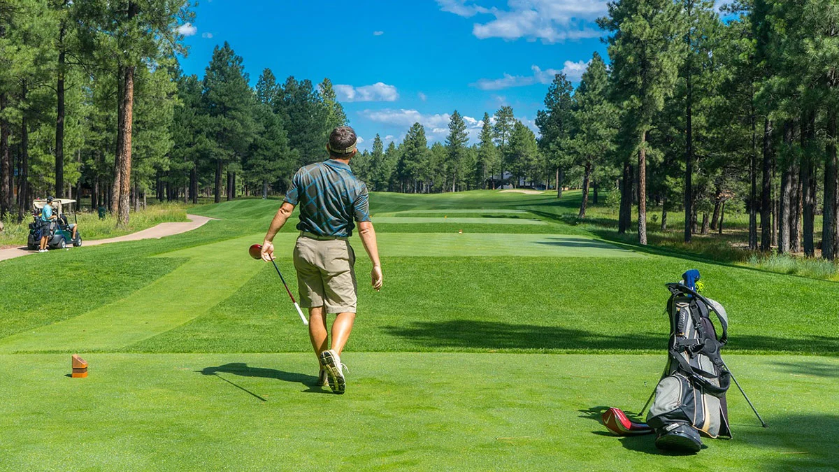 Jak najlepiej ubrać się do gry w golfa? Etykieta dla golfistów - Zdjęcie główne