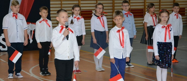 W szkole już dzisiaj świętowano rocznicę odzyskania niepodległości [ZDJĘCIA, WIDEO] - Zdjęcie główne