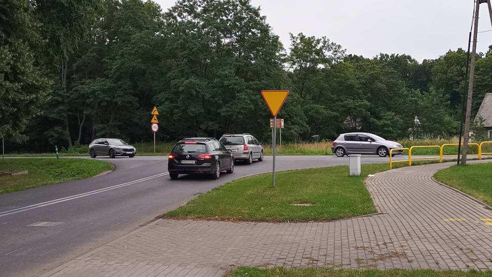 Jarocin. Petycja w sprawie budowy ronda na skrzyżowaniu krajowej „jedenastki” z drogą na Zakrzew czeka na Twój podpis - Zdjęcie główne