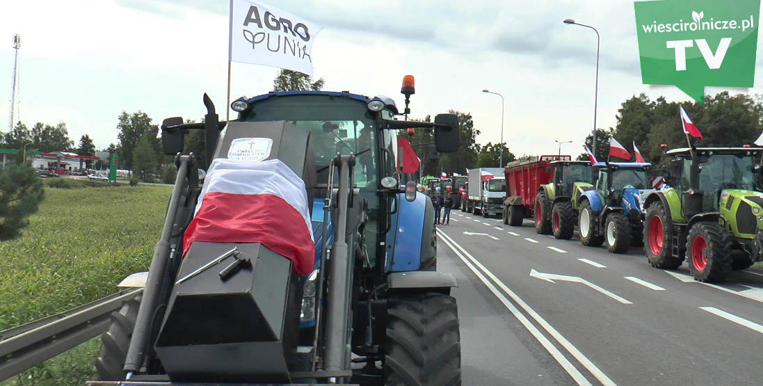 Rolnicy paraliżują ruch na  DK 11. Kolejny dzień protestu [WIDEO] - Zdjęcie główne