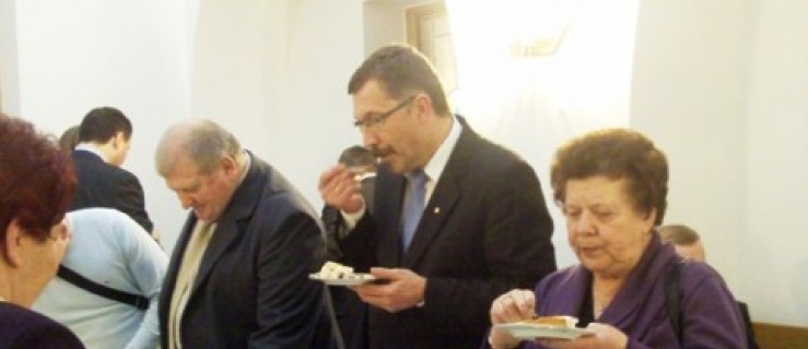 Burmistrz Jarocina ślubował i częstował tortem [WIDEO] - Zdjęcie główne