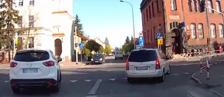 Jazda jarocińska. Citroenem pod prąd w centrum Jarocina. I to kobieta [WIDEO]  - Zdjęcie główne