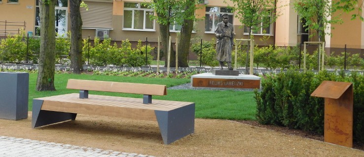  Pawlicki, Łabędzki, Basiński i Kirchner na pomnikach w parku Gorzeńskiego - Zdjęcie główne