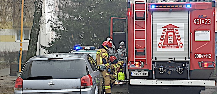 Rodzinna tragedia na osiedlu w Jarocinie. Mąż nie żyje, żona trafiła do szpitala [ZDJĘCIA] - Zdjęcie główne