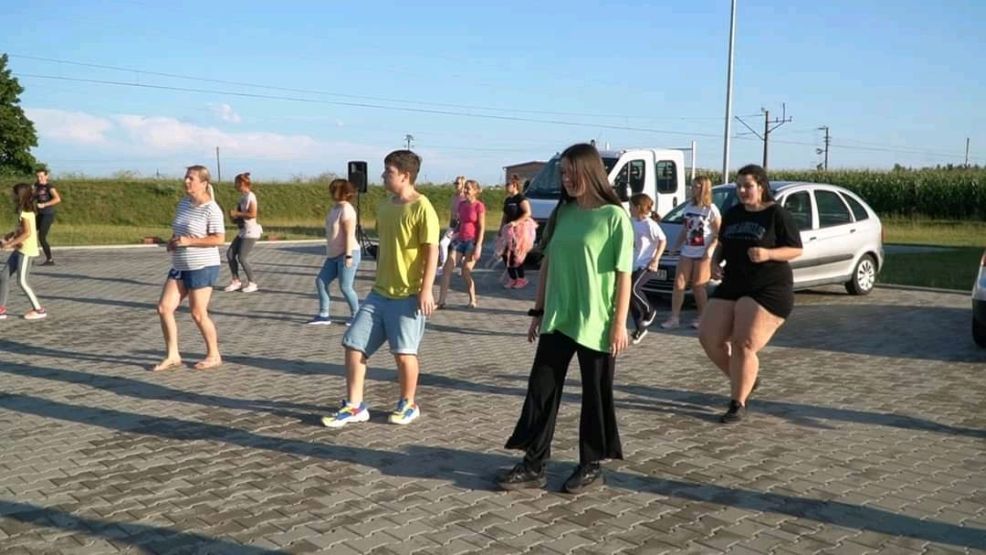 Tańczyli dla chorej Karoliny. Zobacz zdjęcia i wideo z kolejnej odsłony Jerusalema Challenge w Jarocinie  - Zdjęcie główne