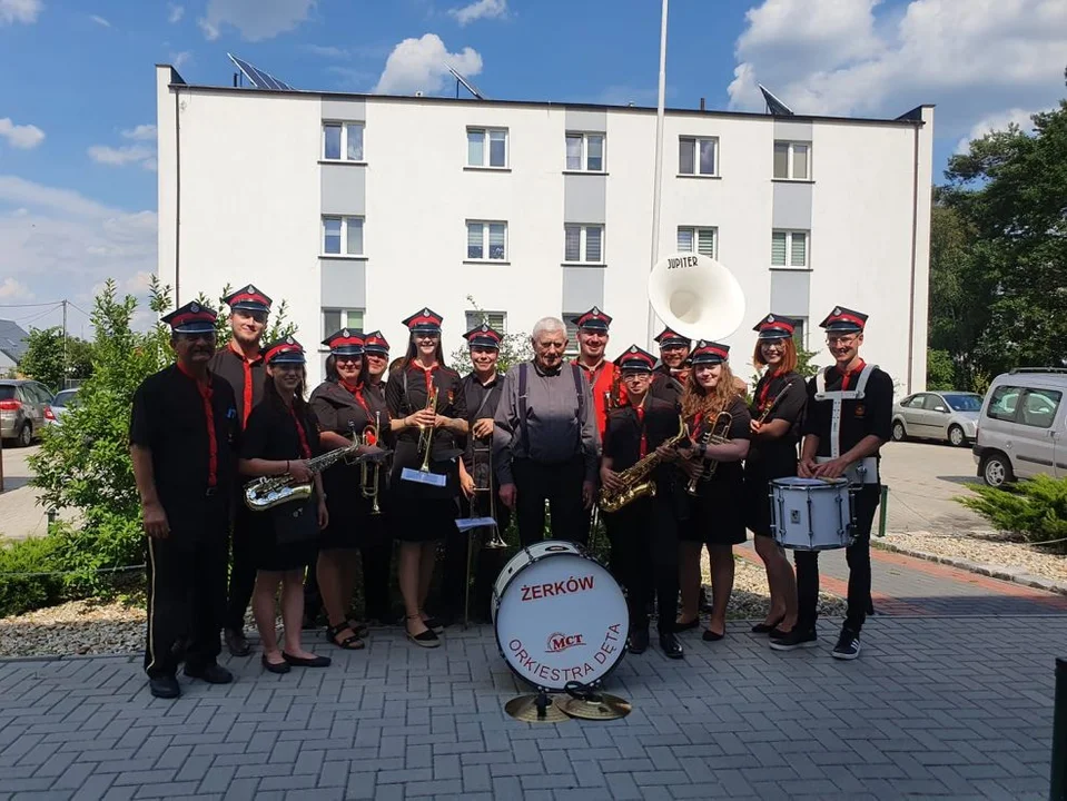 Orkiestra z Żerkowa zrobiła niespodziankę złotemu jubilatowi [ZDJĘCIA] - Zdjęcie główne