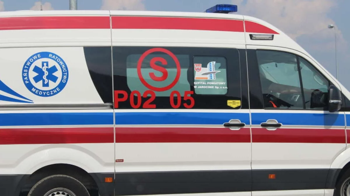 Na drodze w gminie Żerków auto wypadło z drogi. realizowane są działania służb, są utrudnienia