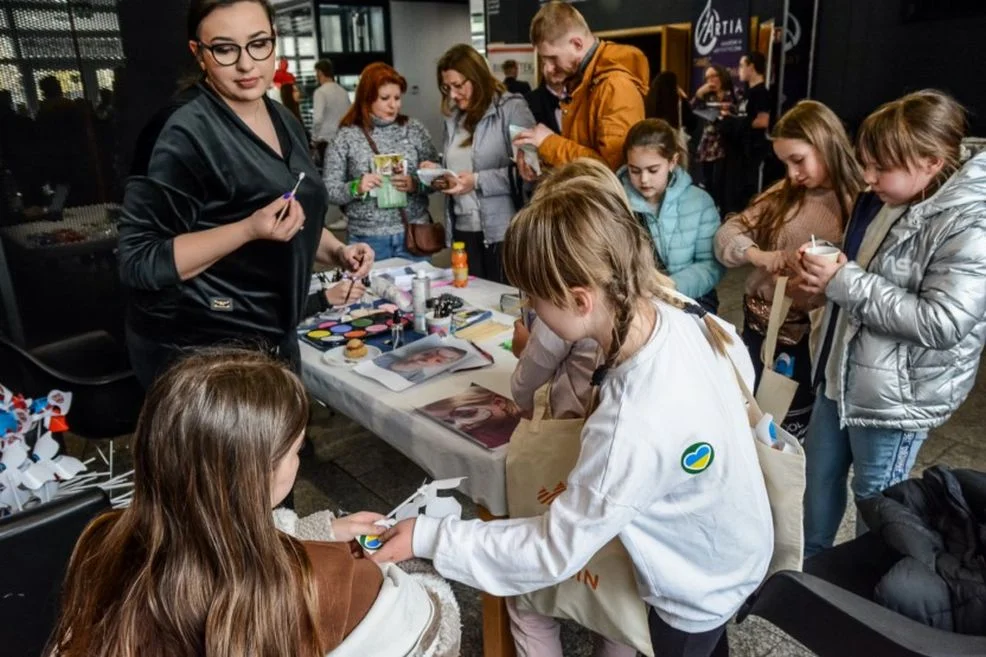 Młodzież z ZSP nr 2 w Jarocinie dla Ukraińców. Ile udało się zebrać na koncercie? [ZDJĘCIA] - Zdjęcie główne