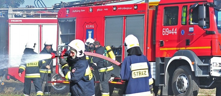 Barakowóz w ogniu. Strażacy w akcji  - Zdjęcie główne