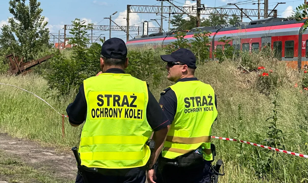 Wypadek kolejowy pod Jarocinem. Samochód zderzył się z pociągiem - Zdjęcie główne