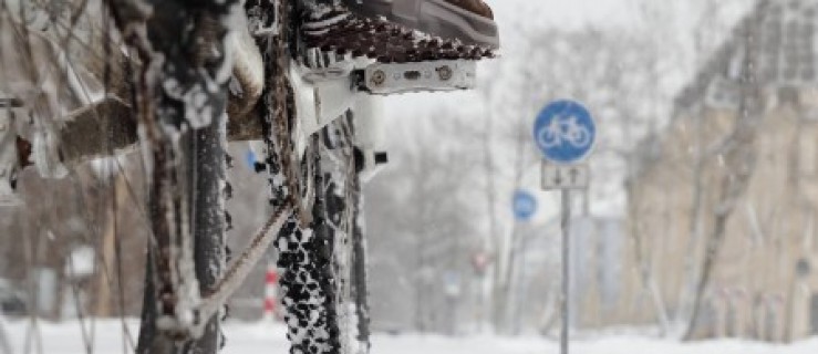 Powiatowa ścieżka rowerowa nieodśnieżona. Tak źle to jeszcze nie było  - Zdjęcie główne