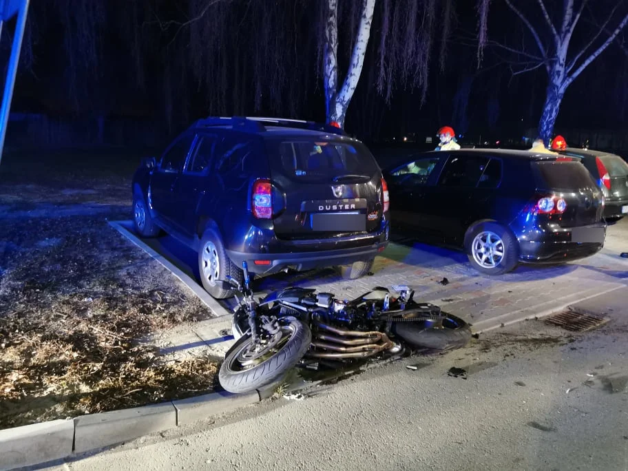 Krotoszyn. Zderzenie samochodu osobowego z motocyklem [ZDJĘCIA] - Zdjęcie główne