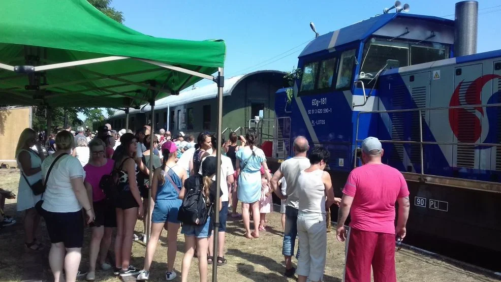 Piknik kolejowy i przejazd pociągiem retro - Zdjęcie główne