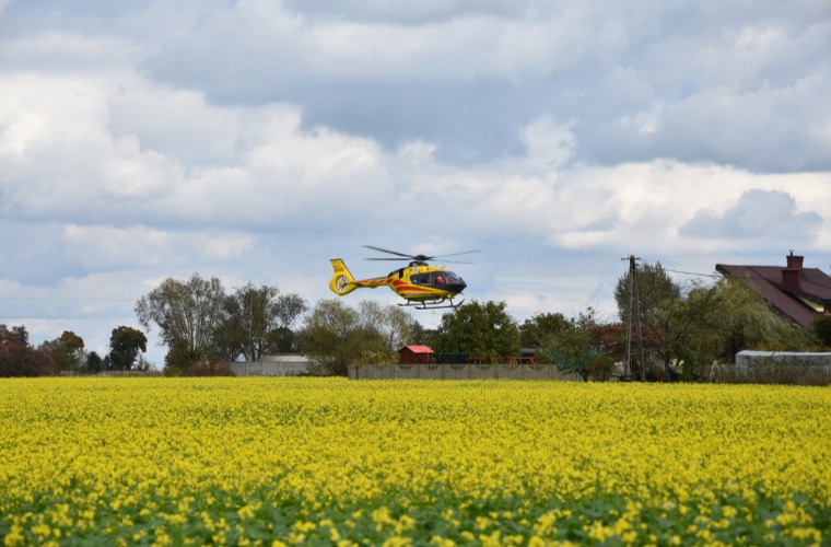 Wałków. Helikopter LPR przyleciał do 13-latki [ZDJĘCIA I FILM] - Zdjęcie główne