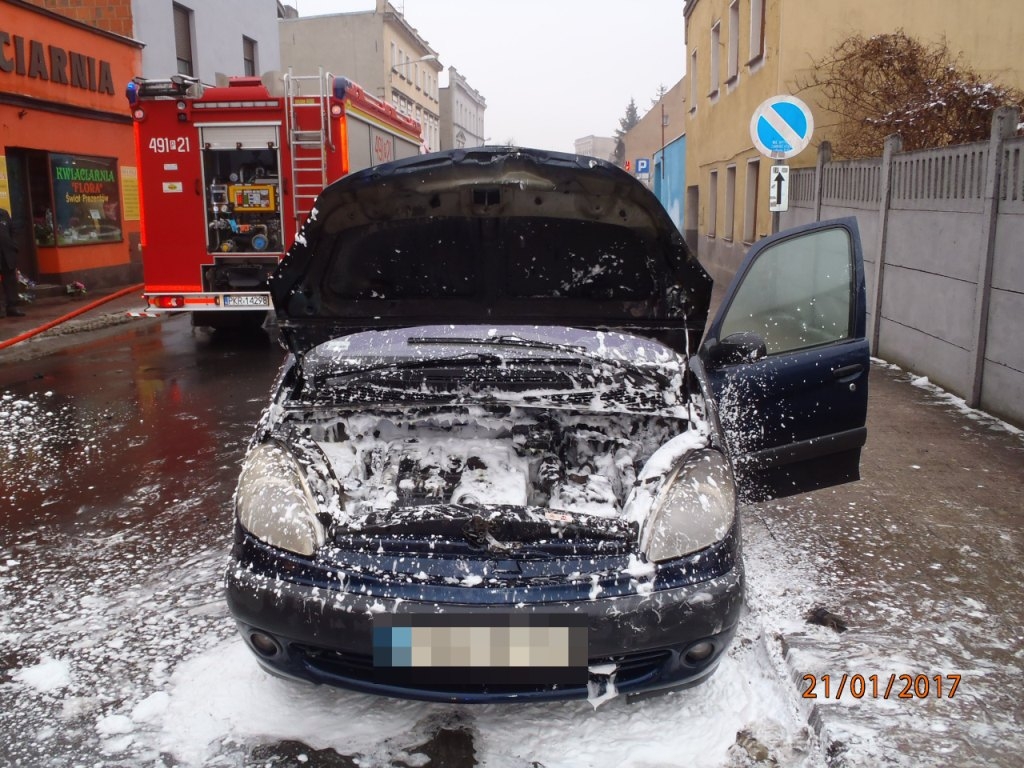 Krotoszyn. Pożar samochodu na Koźmińskiej [ZDJĘCIA] - Zdjęcie główne