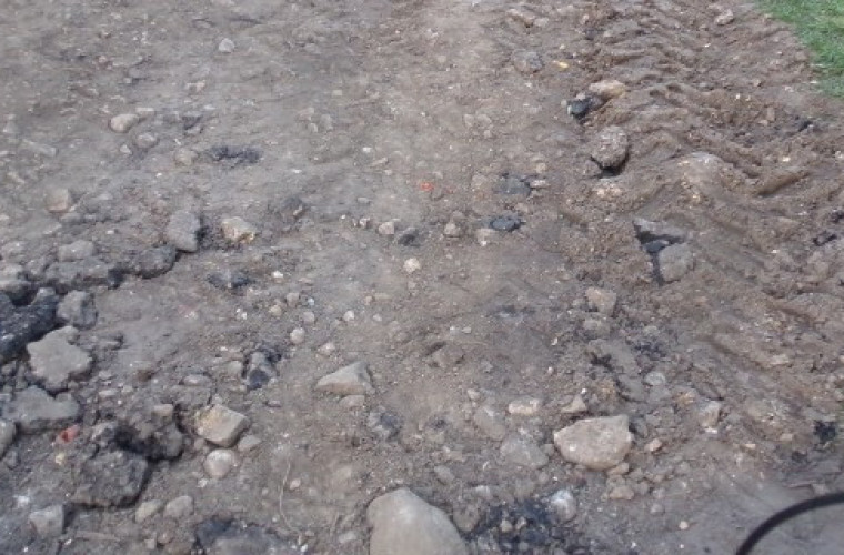 Rzemiechów. "To skandal. Po drodze nie da się jechać". - Zdjęcie główne