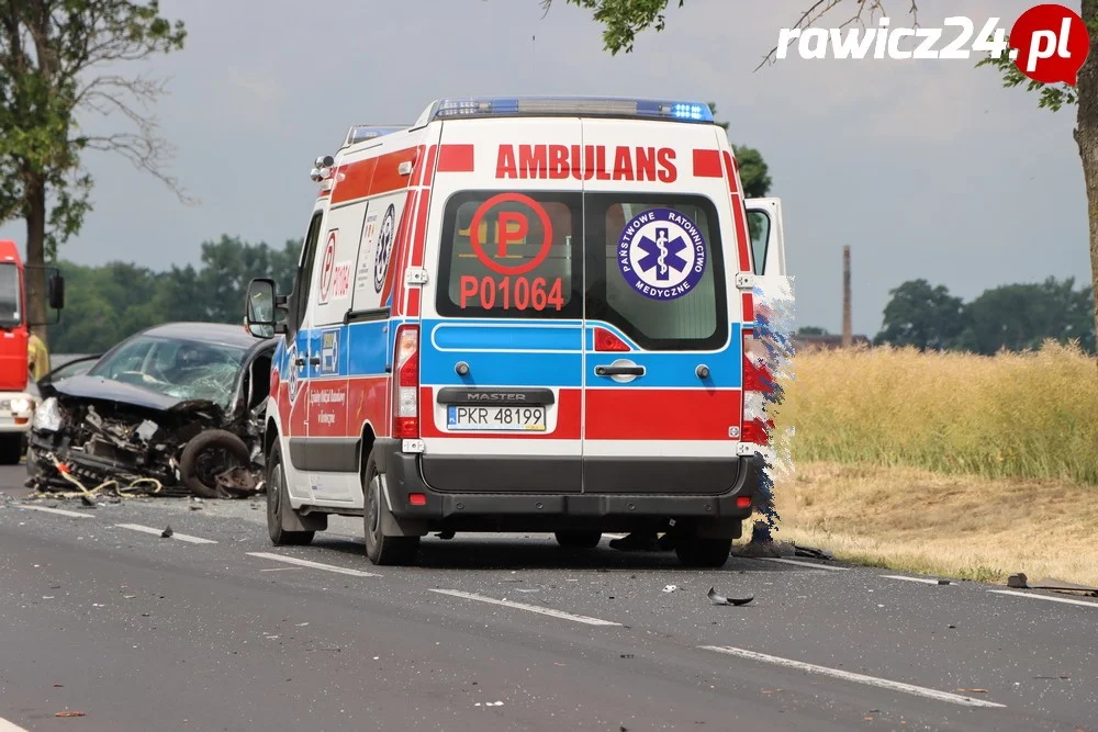 Dłoń - Smolice. Wypadek. Ciężarówka zderzyła się z osobówką [FOTO, WIDEO] - Zdjęcie główne