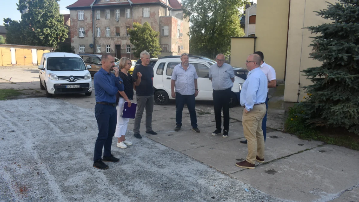 Wyburzono budynki za krotoszyńską biblioteką. Gmina ma pomysł na ten teren - Zdjęcie główne