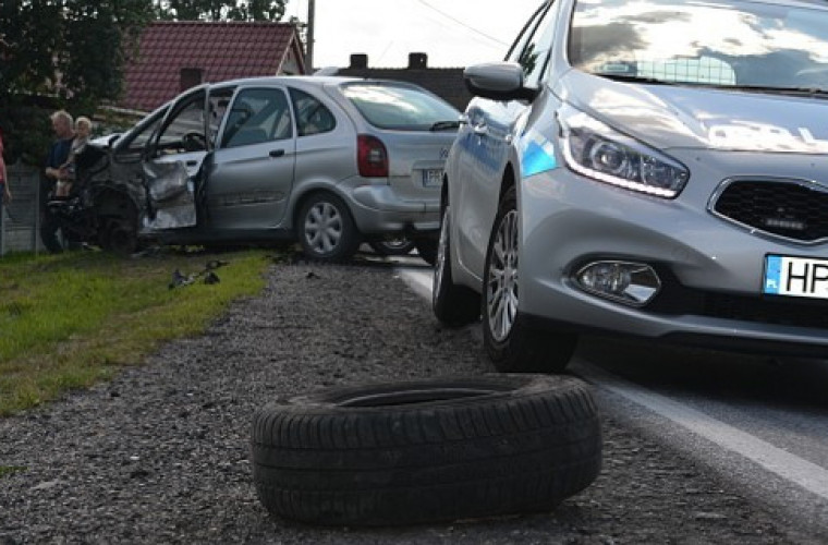 Wypadek w Smoszewie. Kierującą oślepiło słońce? - Zdjęcie główne