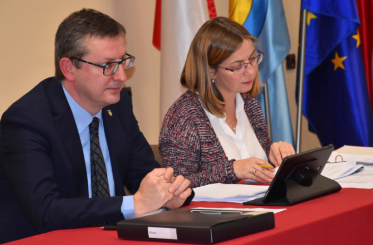 Zduny. Burmistrz szuka oszczędności. Czy będą zwalniać nauczycieli? - Zdjęcie główne