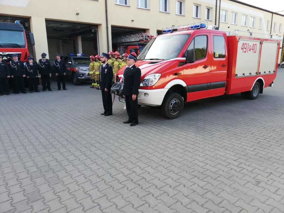 Strażacy z OSP Kobylin otrzymali specjalny samochód [ZDJĘCIA] - Zdjęcie główne