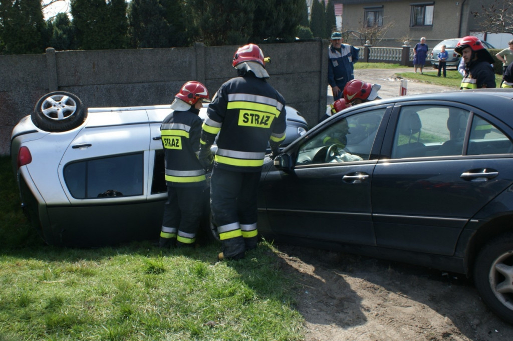 Wypadek w Gałązkach. Jedna osoba poszkodowana - Zdjęcie główne