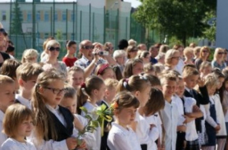 Zabrzmiał ostatni szkolny dzwonek - Zdjęcie główne