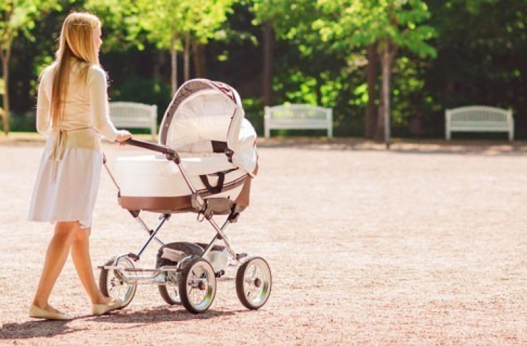 Szukasz opiekunki do dziecka? Zatrudnij członka rodziny - Zdjęcie główne