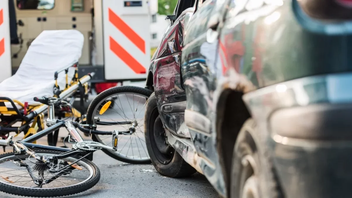 Krotoszyn. Potrącenie rowerzysty. Ranny mężczyzna został zabrany do szpitala - Zdjęcie główne