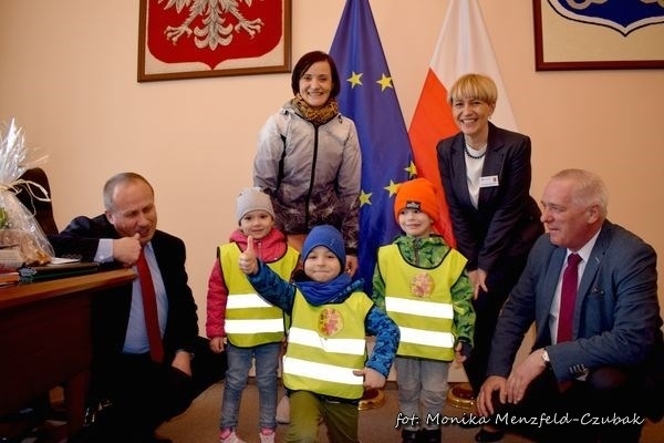 Krotoszyn. Przedszkolaki złożyły burmistrzowi życzenia [FOTO] - Zdjęcie główne