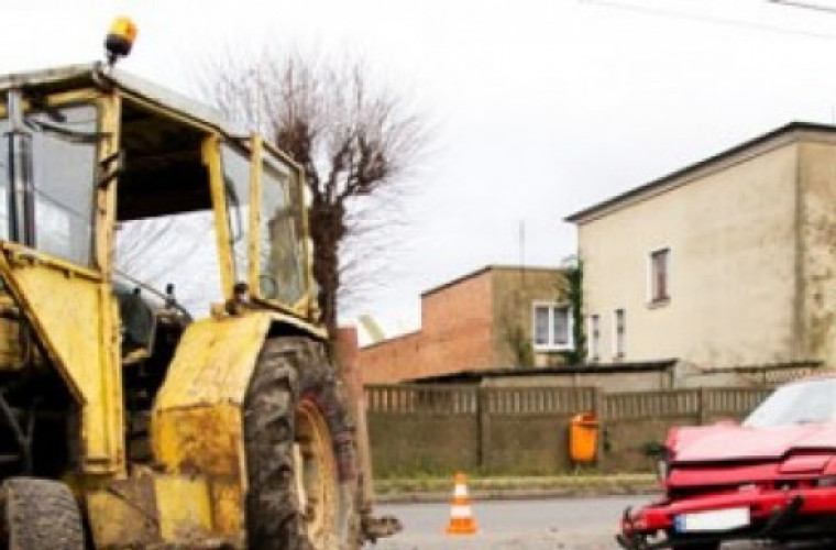 Rozdrażew. Zderzenie osobówki z ciągnikiem - Zdjęcie główne