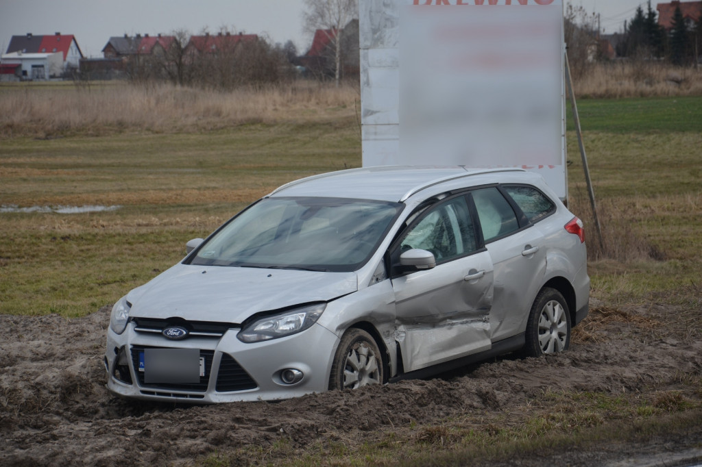 Biadki. Wypadek na drodze krajowej nr 36. Są ranni [FOTO] - Zdjęcie główne