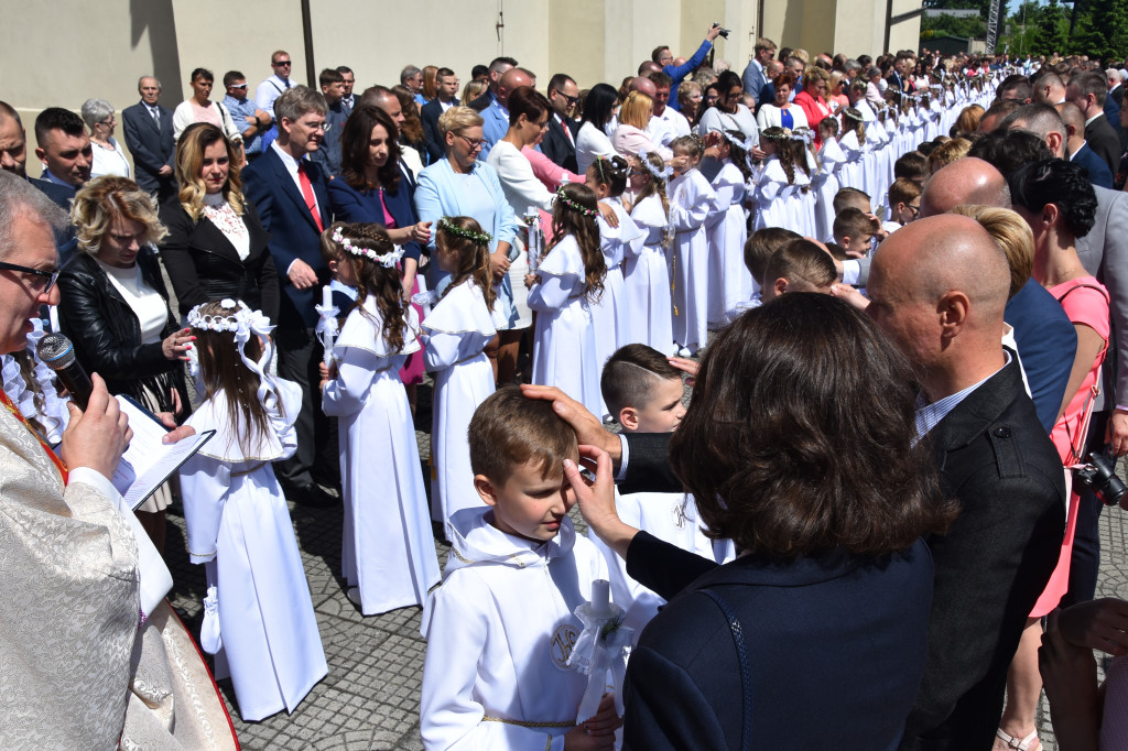 I Komunia św. w farze w Krotoszynie gr I - Zdjęcie główne